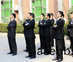 我(wo)们(men)的(de)管(guan)理(li)层(ceng)