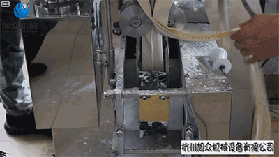 5bfe0f3c300a4.gif 饺子机.gif
