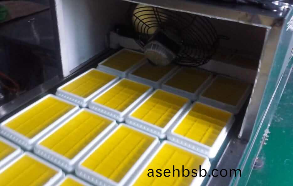 冷却(que)隧(sui)道炉将液体香膏冷(leng)却