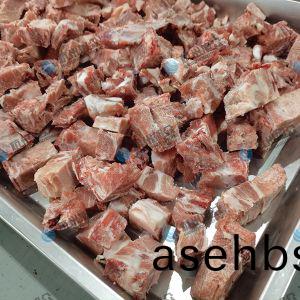 客户上门试(shi)机130A剁块机剁(duo)3cm的(de)排(pai)骨，效果满意!